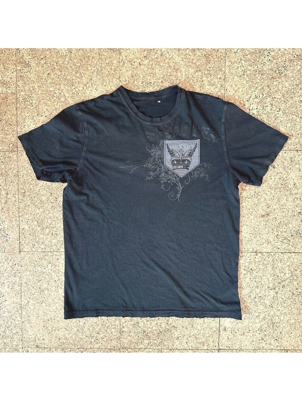 Grunge Graphic T-Shirt Mens Large Crown Angel Wings Distressed Metal Faded Black